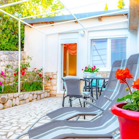Vacation Home Grill & Chill With 350M2 Garden With Bbq ノヴィ・ヴィノドロスキー エクステリア 写真