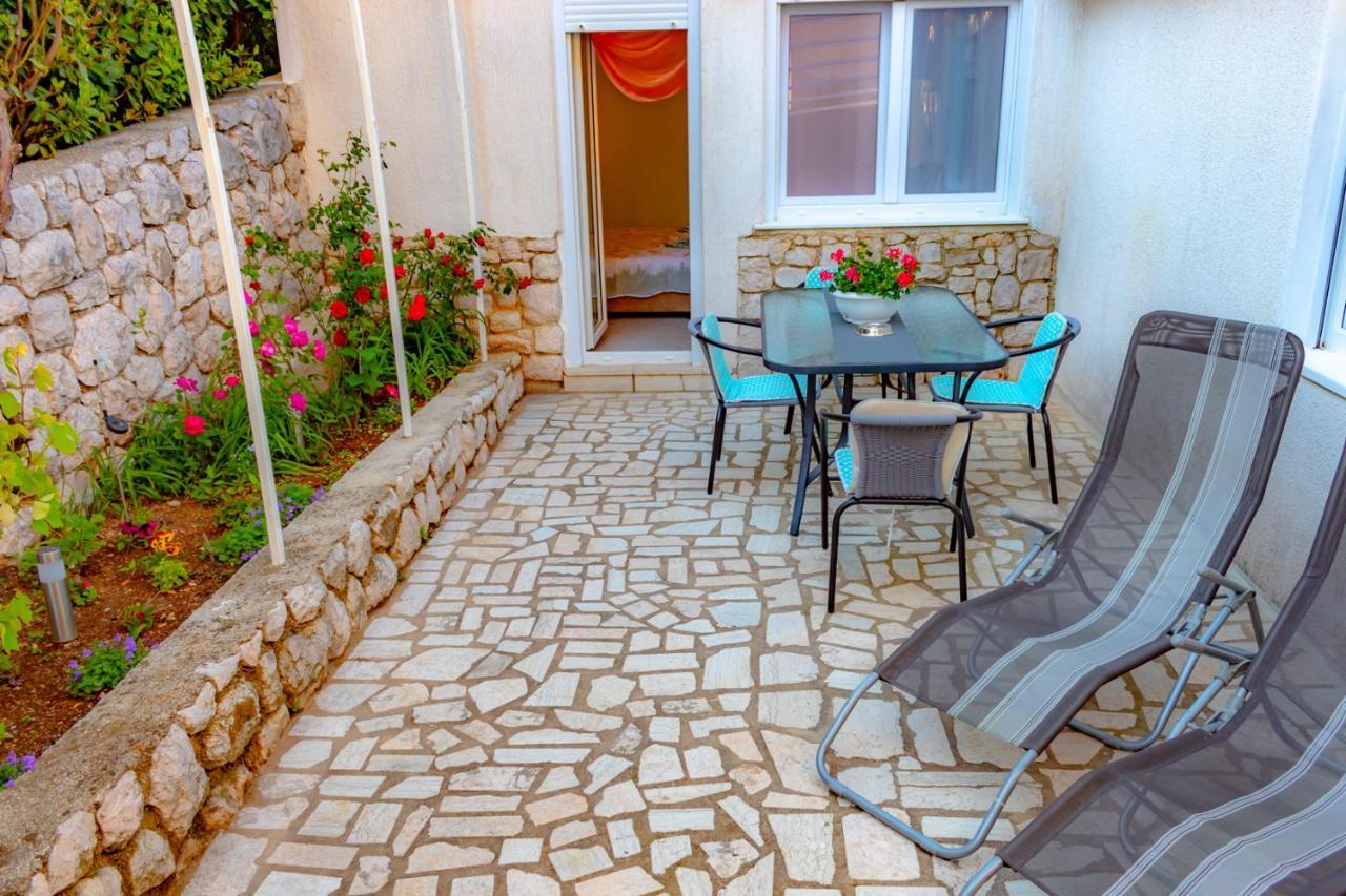 Vacation Home Grill & Chill With 350M2 Garden With Bbq ノヴィ・ヴィノドロスキー エクステリア 写真