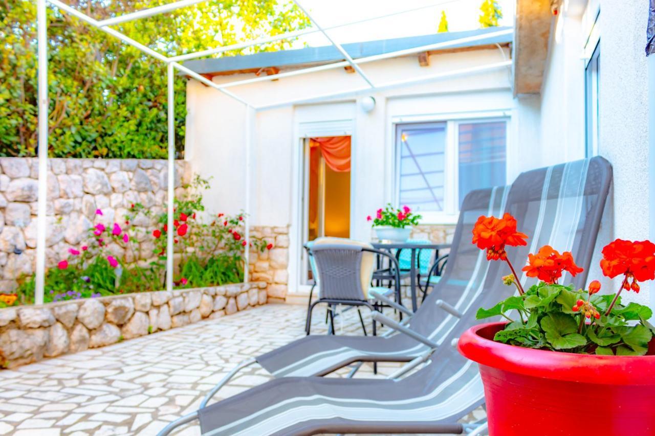 Vacation Home Grill & Chill With 350M2 Garden With Bbq ノヴィ・ヴィノドロスキー エクステリア 写真