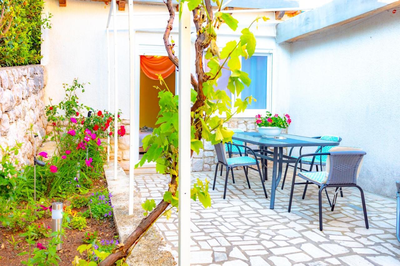 Vacation Home Grill & Chill With 350M2 Garden With Bbq ノヴィ・ヴィノドロスキー エクステリア 写真