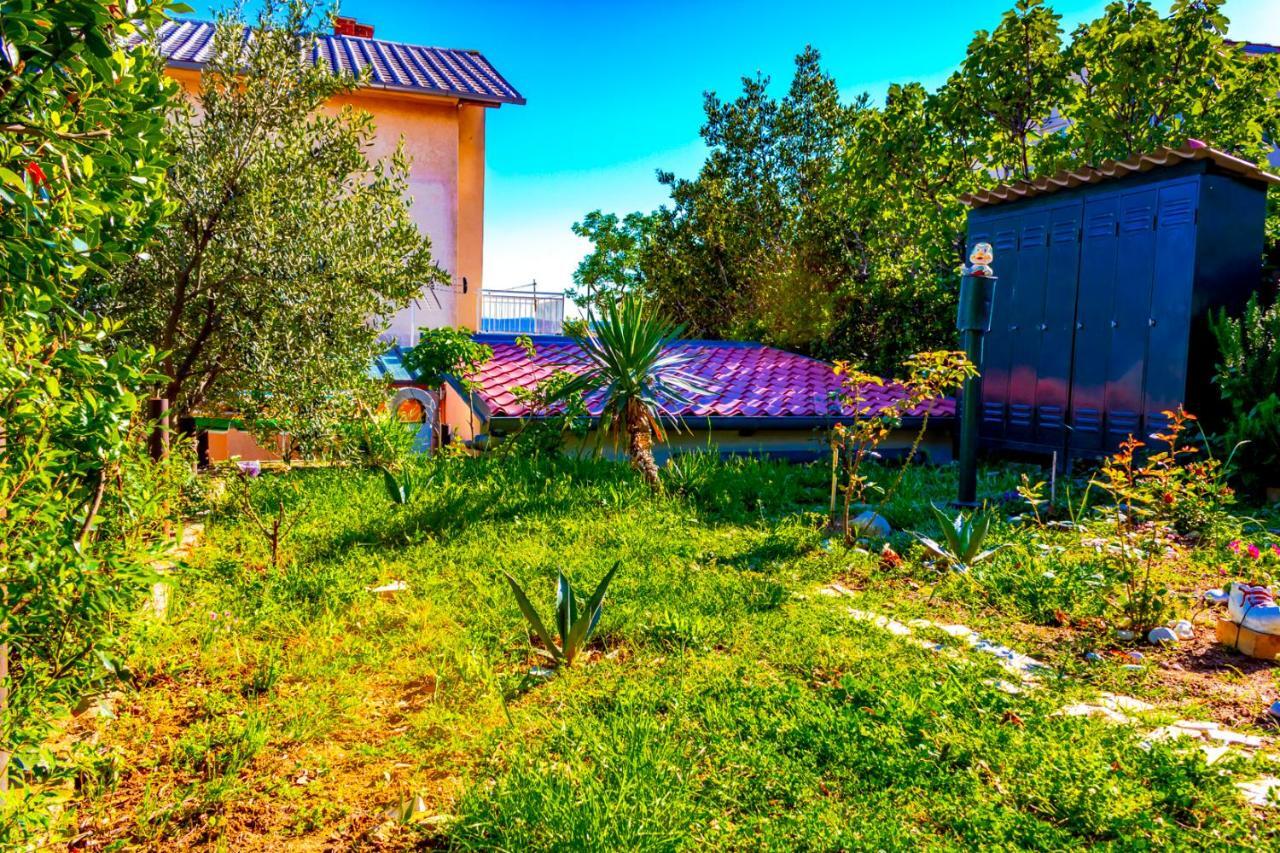Vacation Home Grill & Chill With 350M2 Garden With Bbq ノヴィ・ヴィノドロスキー エクステリア 写真