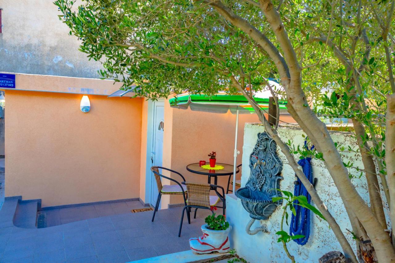 Vacation Home Grill & Chill With 350M2 Garden With Bbq ノヴィ・ヴィノドロスキー エクステリア 写真