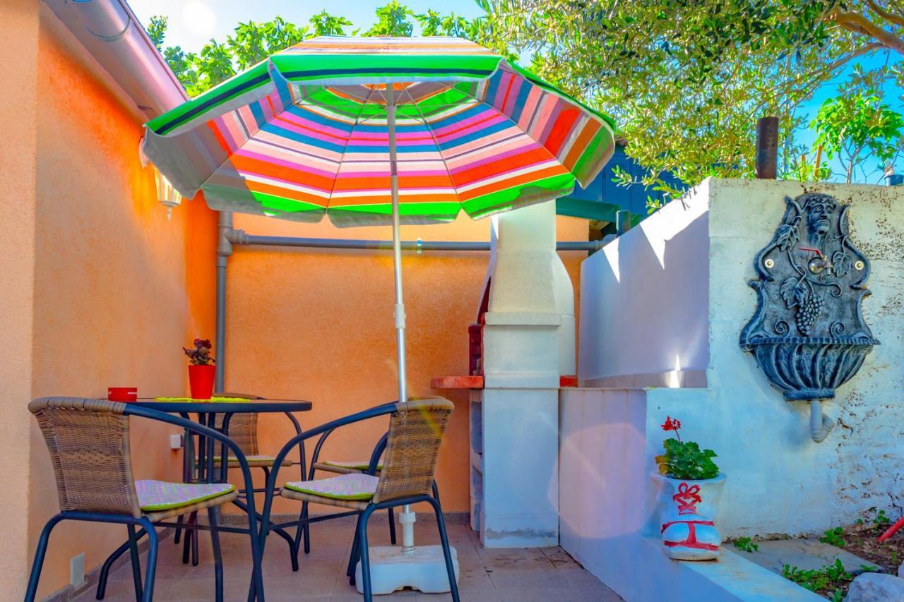 Vacation Home Grill & Chill With 350M2 Garden With Bbq ノヴィ・ヴィノドロスキー エクステリア 写真
